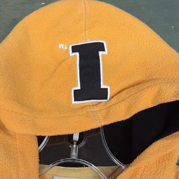 Hawkeyes Colosseum gold fleece sweatshirt size 5. - Picture 9 of 9